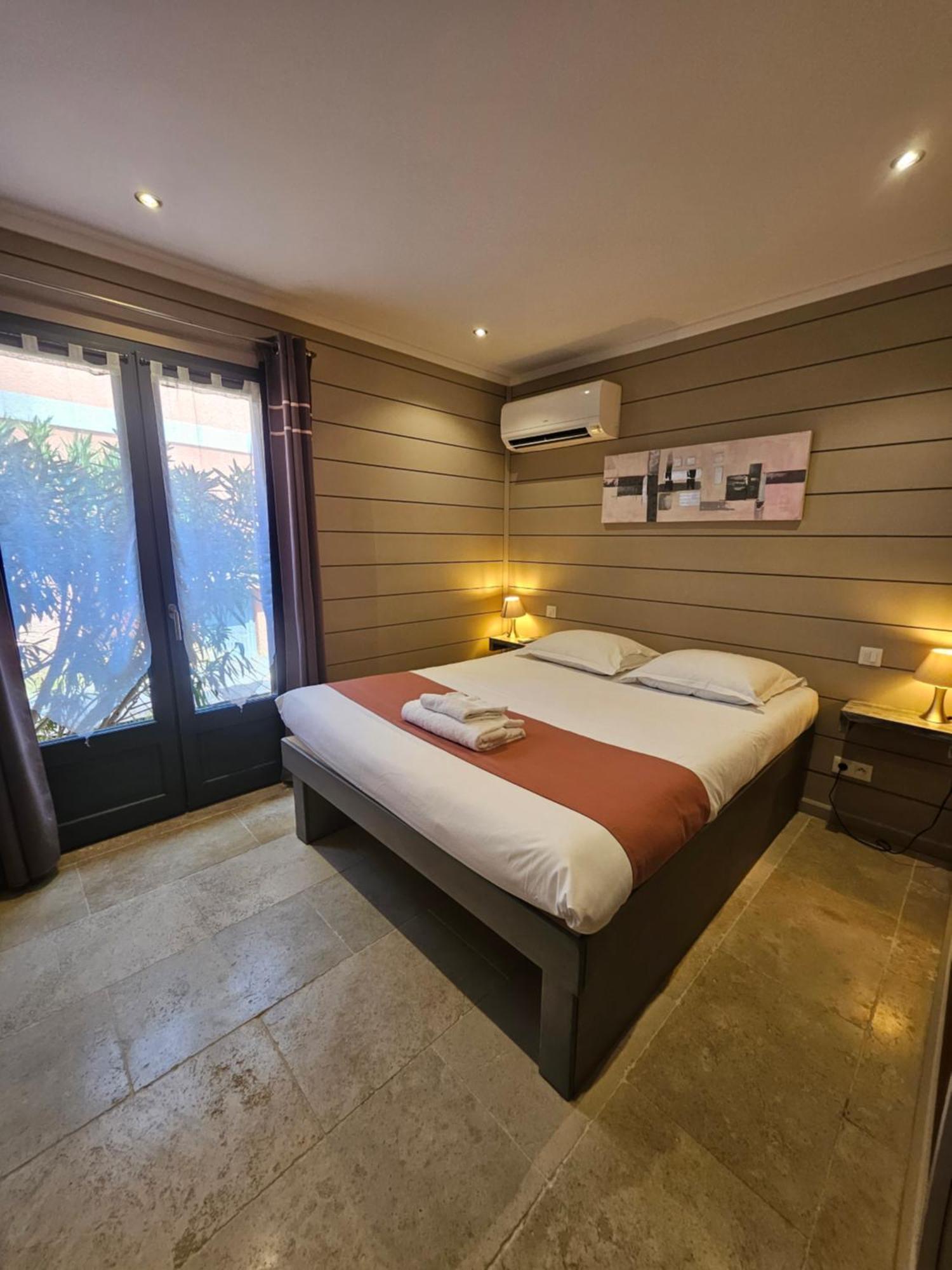 Residence Saint Pierre Grimaud Bagian luar foto